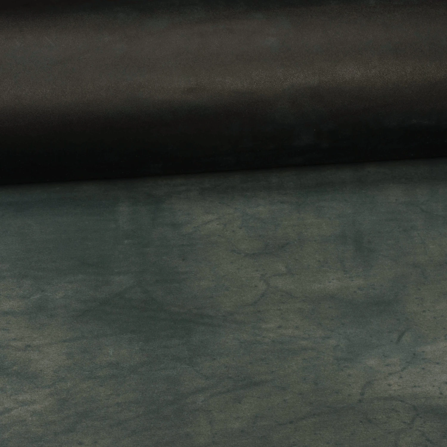 Hermann Oak® Black Veg Tanned Strap Leather, Sides - Image 3