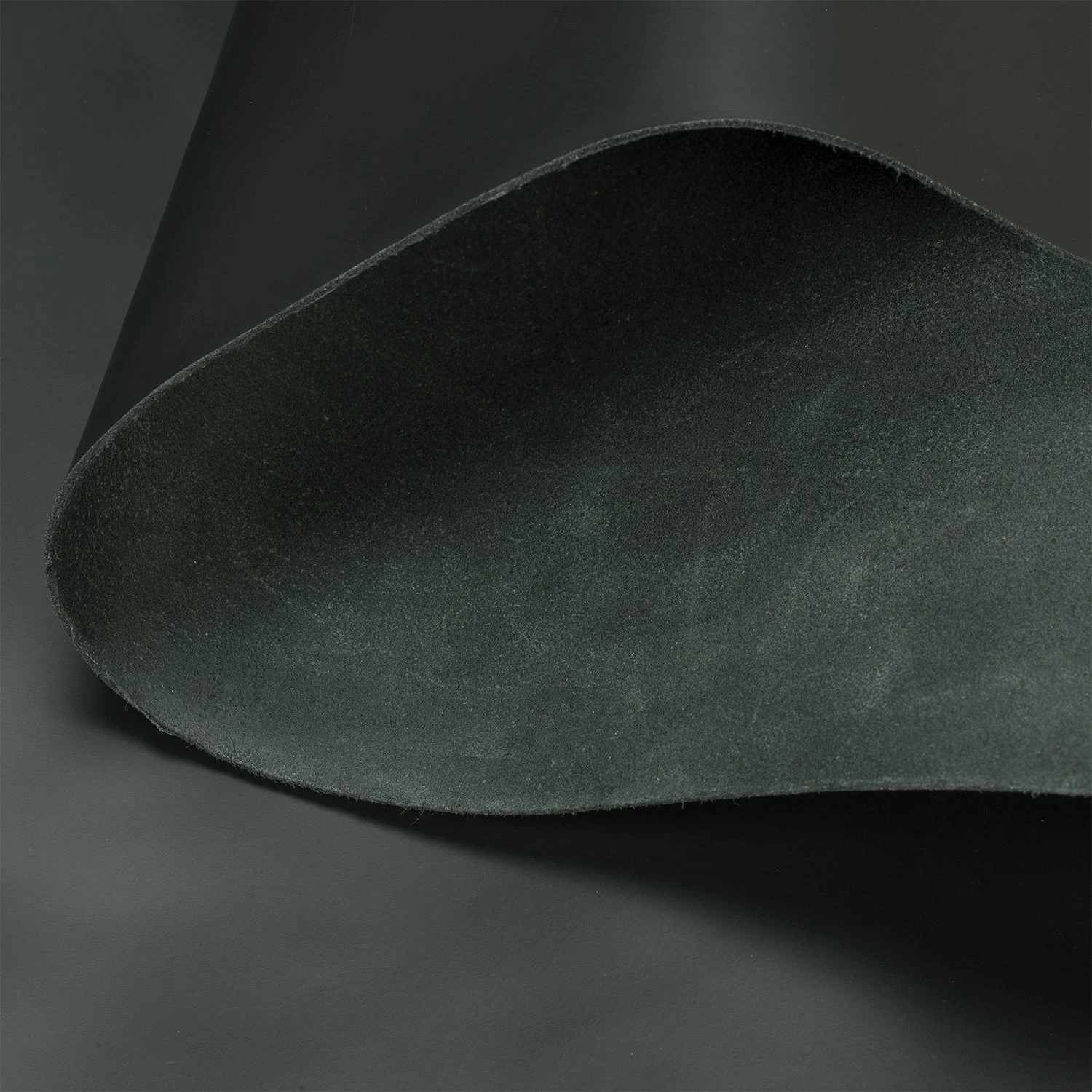 Veg Chrome Retanned Leather Sides, Black, 4-5 Oz. - Image 2