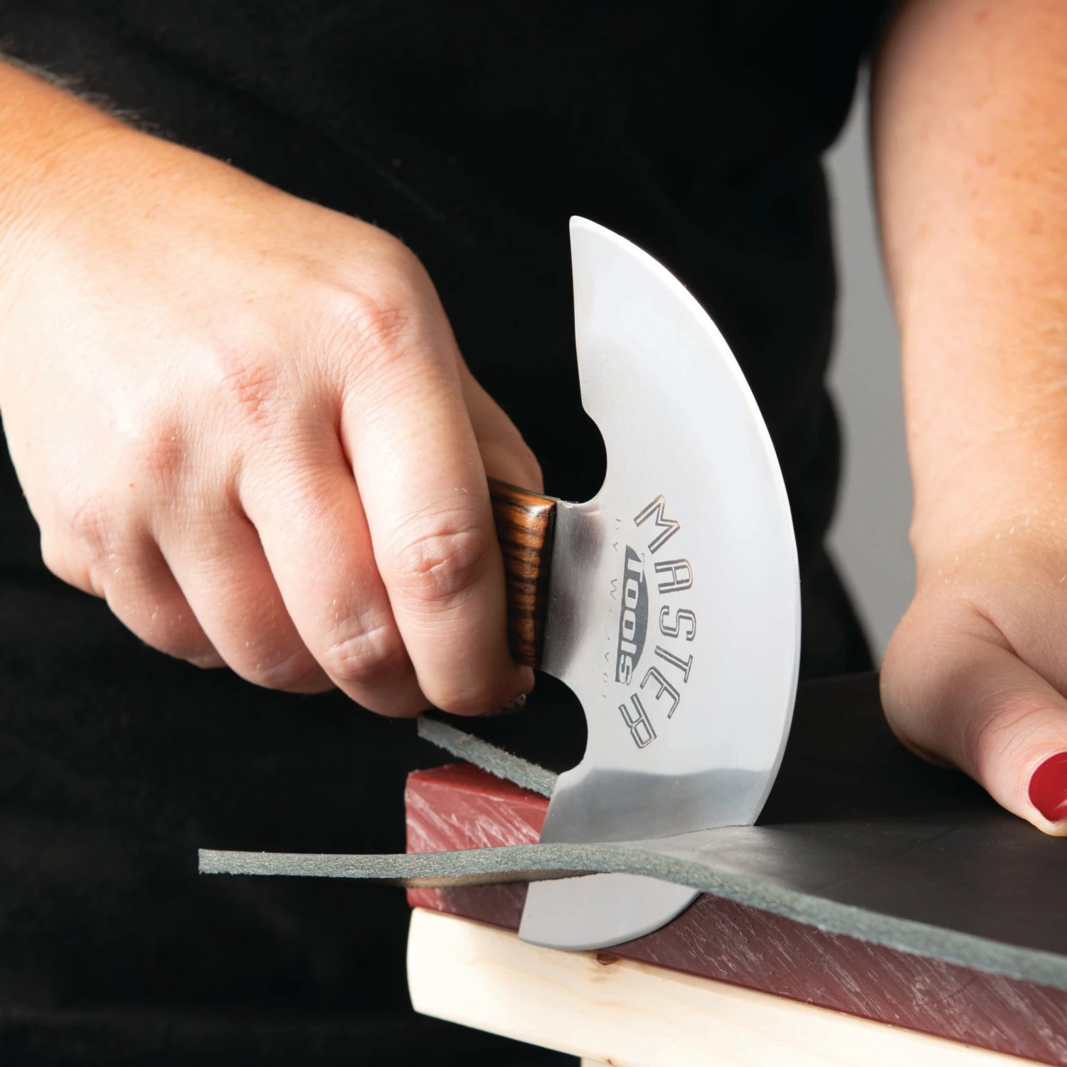 Master Tool Deluxe Round Knife, 4-7/8" - Image 3